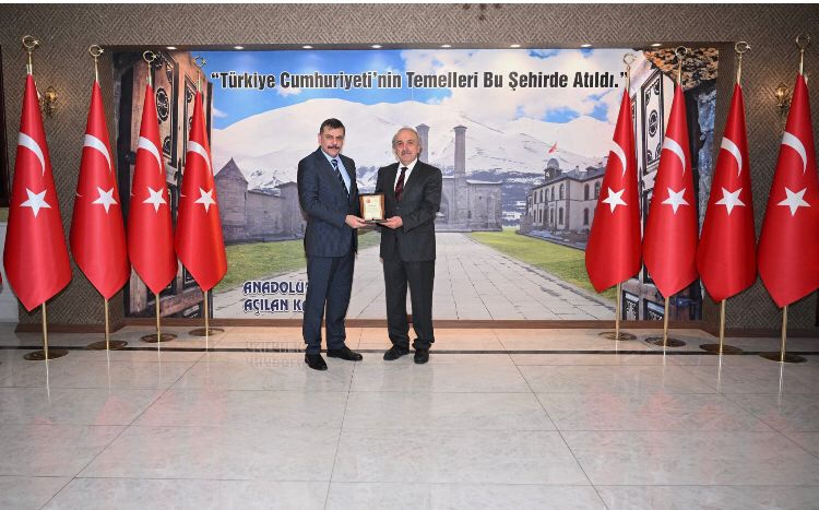 Erzurum Valisi Sn. Mustafa Çiftçi’den ER-VAK’a takdir plaketi